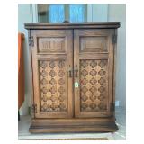 LOCKABLE LIQUOR CABINET WITH SHOT GLASSES, WINE