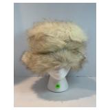 ARTIC FOX FUR HAT WITH MANNEQUIN HEAD