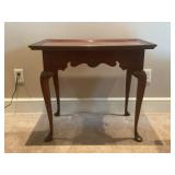 QUEEN ANN STYLE TEA TABLE WITH 2 PULL OUT TRAYS