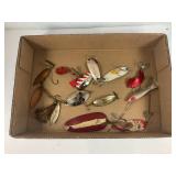 LOT OF VINTAGE SMALL AND LARGE FISHING SPOONS AND