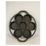 LODGE 7B CAST IRON 7 SPACE BISCUIT PAN