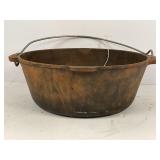 8E CAST IRON DUTCH OVEN WITH HANDLE