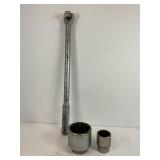 S-K BREAKER BAR WITH S-K 2 1/8" & 1 1/4" SOCKETS