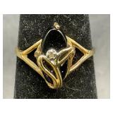 10KT GOLD RING WITH STONES - SIZE 6 - 1.33TW