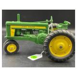 JOHN DEERE 1/16 SCALE DIE-CAST METAL TRACTOR
