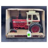 ERTL 1/16 INTERNATIONAL FARMALL 1456 TURBO TRACTOR