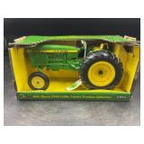 ERTL 1/16 JOHN DEERE 2440 UTILITY TRACTOR IN