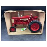 ERTL 1/16 FARMALL 350 WIDE FRONT TRACTOR IN