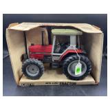ERTL MASSEY-FERGUSON 3070 4-WD TRACTOR