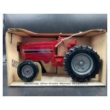 ERTL INTERNATIONAL ROW CROP TRACTOR -