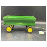 ERTL JOHN DEERE FLARE BOX WAGON -