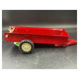 ERTL INTERNATIONAL HARVERSTER MANURE SPREADER -