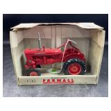 ERTL 1/16 INTERNATIONAL FARMALL 140 TRACTOR IN