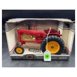 ERTL 1/16 AGRICULTURAL VINTAGE TRACTORS MASSEY-