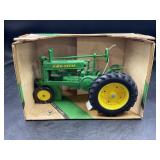 ERTL 1/16 1934 JOHN DEERE MODEL A NARROW FRONT
