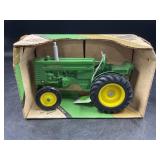 ERTL 1/16 JOHN DEERE MODEL M COLLECTOR