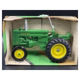 ERTL JOHN DEERE MODEL M TRACTOR COLLECTOR