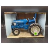 ERTL FORD 7710 TRACTOR WITH ROLLBAR - 1/16 SCALE
