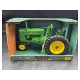ERTL 1/16 JOHN DEERE NARROW FRONT MODEL "G"