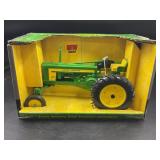 2003 ERTL JOHN DEERE 520 TRACTOR - 1/16 SCALE