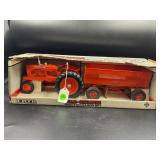 ERTL 1/16 ALLIS-CHALMERS TRACTOR WAGON SET IN
