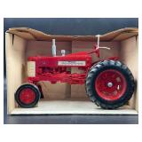 ERTL FARMALL 350 TRACTOR - 1/16 SCALE DIE-CAST