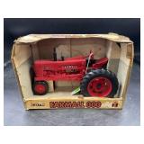 ERTL 1/16 MCCORMICK FARMALL 300 NARROW FRONT