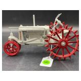 ERTL FORDSON MODEL F TRACTOR - 1/16 SCALE DIE-CAST