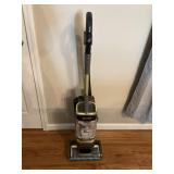 SHARK LIFT-AWAY VACUUM
