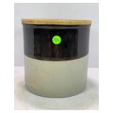 1 GALLON STAR PRIMITIVE STONEWARE CROCK