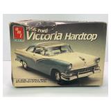 ERTL AMT 1:25 1956 FORD VICTORIA HARDTOP MODEL KIT