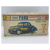 AMT 3 IN 1 1940 FORD CUSTOMIZING KIT DELUXE COUPE
