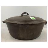 #8 CAST IRON DUTCH OVEN WITH LID AND HANDLE - MADE