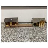 G SCALE PLASTIC TRAIN DEPOT - DOES HAVE DAMAGE -