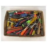 LARGE LOT OF ASSORTED SCREWDRIVERS