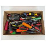 LARGE LOT OF ASSORTED SCREWDRIVERS