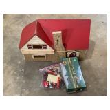 VINTAGE DOLL HOUSE WITH DOLL HOUSE FURNITURE AND