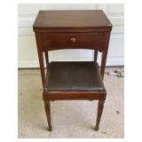 VINTAGE SINGER SEWING MACHINE WITH CABINET & BENCH
