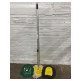 WEDGE DUST MOP WITH EXTRA DUST MOPS, FRAME AND