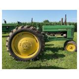 JOHN DEERE MODEL B NARROW FRONT GAS TRACTOR -
