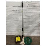 WEDGE DUST MOP WITH EXTRA DUST MOPS, FRAME AND