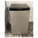 FIRGIDAIRE DORM REFRIGERATOR - 32 1/2' X 19 1/2' X