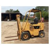 CAT TOWMOTOR MODEL V40B - SERIAL #81M1147 WITH CAT