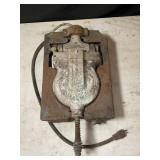 F.S. CARBON CO. VINTAGE CAST IRON MALTED WAFFLE