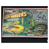 TYCO ZERO GRAVITY CLIFF HANGERS WITH NITE-GLOW
