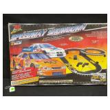 LIFE LIKE RACING NASCAR SPEEDWAY SHOWDOWN