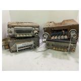 VINTAGE PONTIAC AM PUSH BOTTON RADIO WITH EARLY