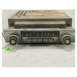 VINTAGE FORD AM PUSH BUTTON CAR RADIO