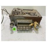 VINTAGE PONTIAC AM PUSH BUTTON RADIO