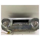 VINTAGE CHEVY BISCANE AM PUSH BUTTON RADIO